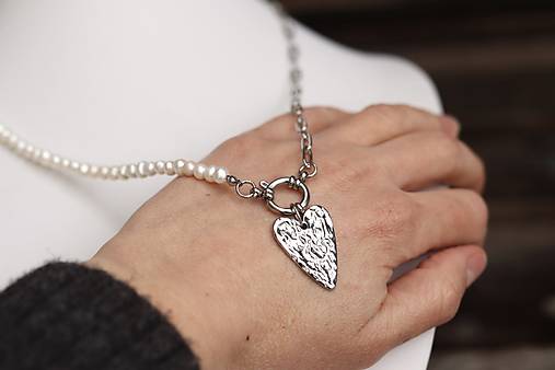 Perlový náhrdelník so srdiečkom