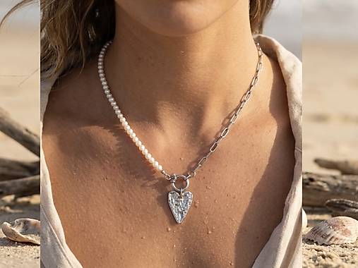 Perlový náhrdelník so srdiečkom