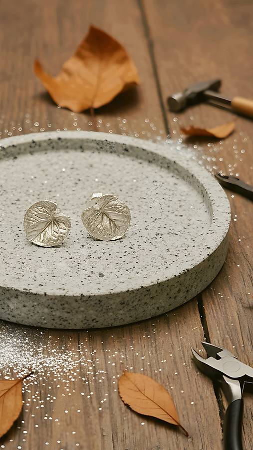 puzetové náušnice tropický list