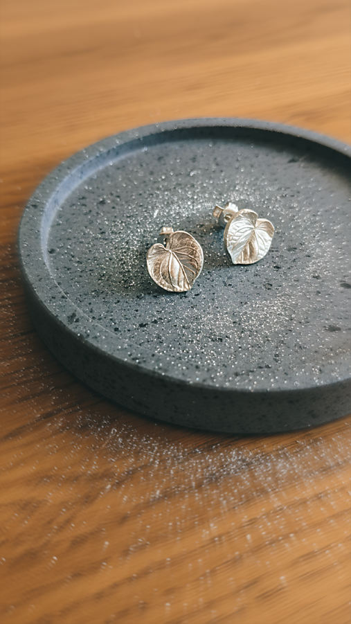 puzetové náušnice tropický list