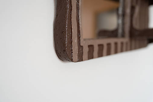 Ručne vyrobená nástenná polička so zrkadlom