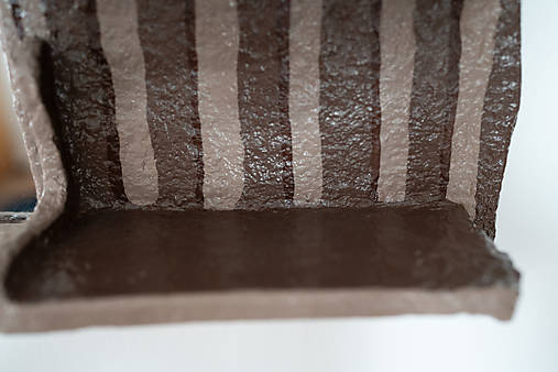 Ručne vyrobená nástenná polička so zrkadlom