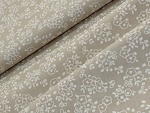 100% BAVLNA / BIELE KVETINKY NA BÉŽOVEJ