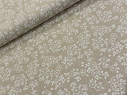 100% BAVLNA / BIELE KVETINKY NA BÉŽOVEJ