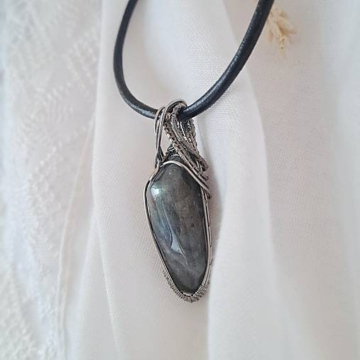 Náhrdelník - pánsky labradorit 2