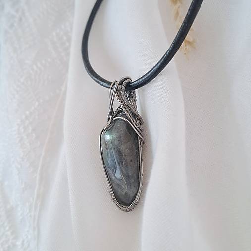 Náhrdelník - pánsky labradorit 2