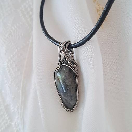 Náhrdelník - pánsky labradorit 2