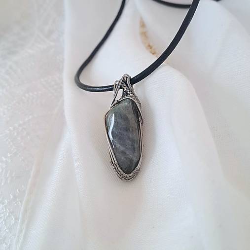 Náhrdelník - pánsky labradorit 2