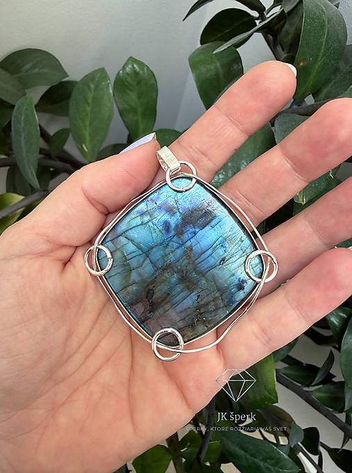 Strieborný 925/1000 prívesok s labradoritom