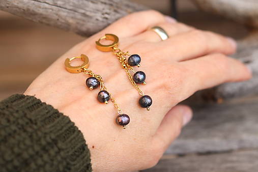 Visiace perlové náušnice