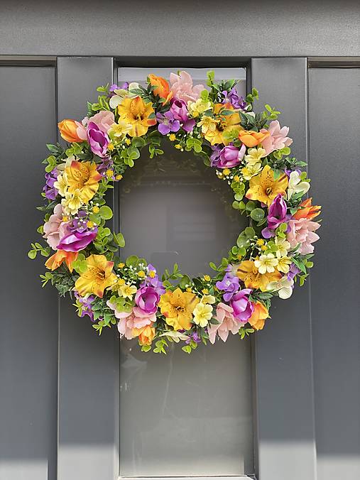 Jarný veniec na prútenom základe dekorácia na dvere