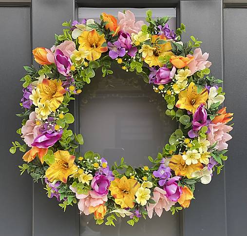 Jarný veniec na prútenom základe dekorácia na dvere