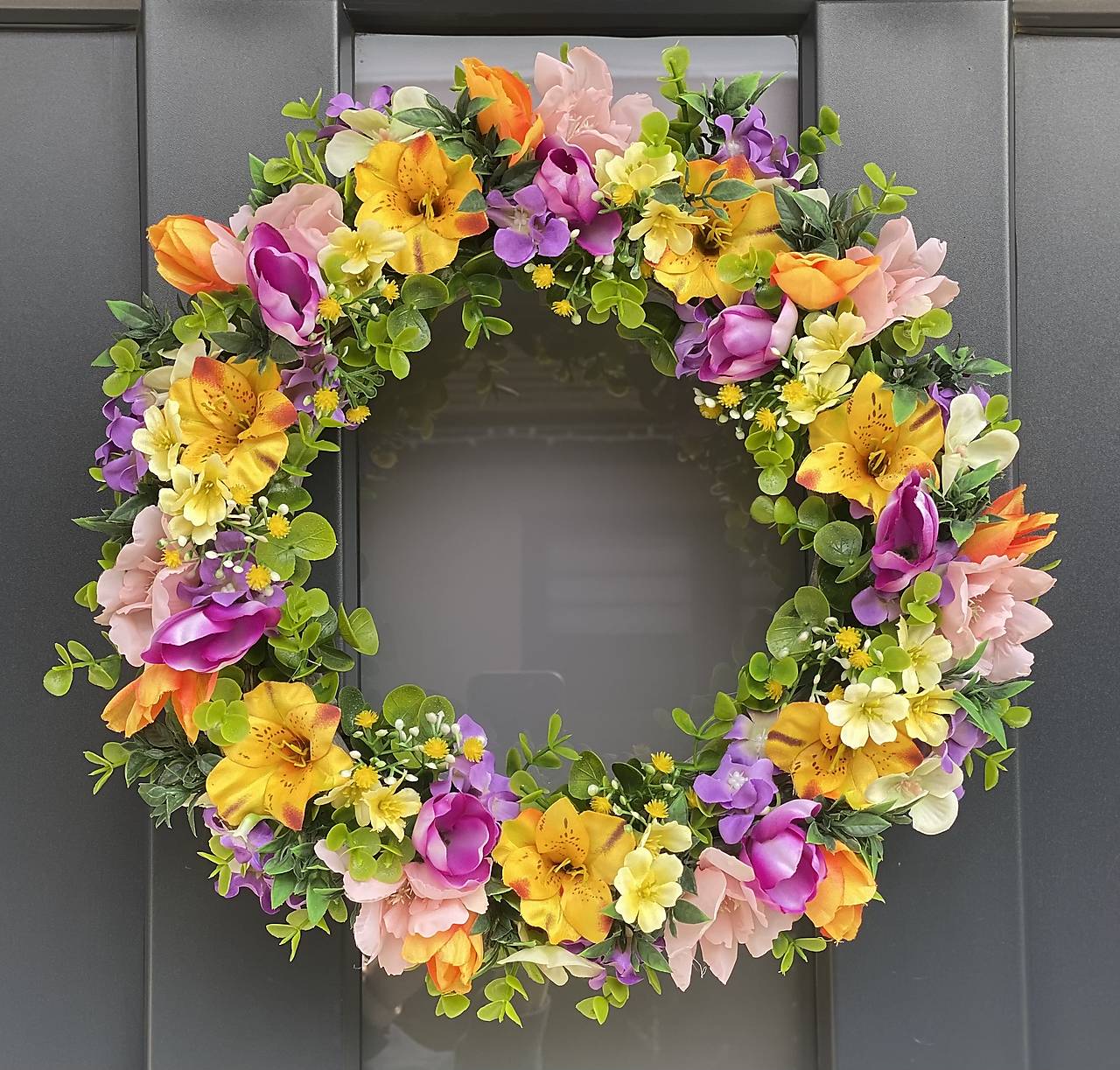 Jarný veniec na prútenom základe dekorácia na dvere