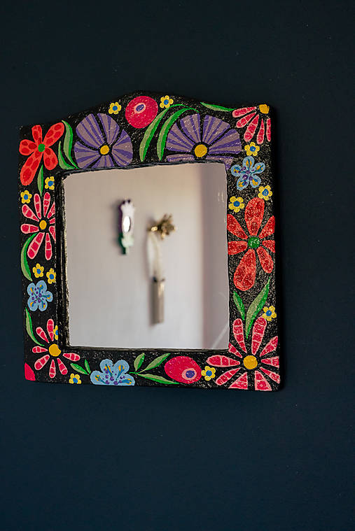 Ručne maľované zrkadlo z papier-mâché s kvetmi | farebný folk dekor