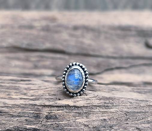 Strieborný Prsteň s Mesačným kameňom