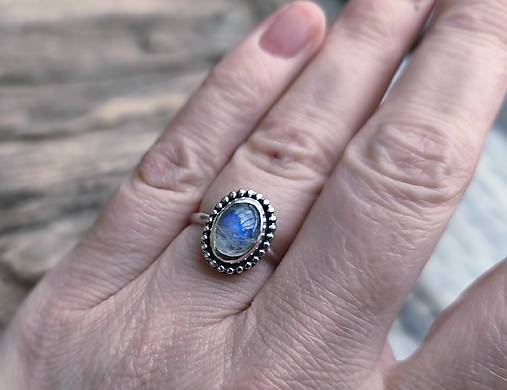 Strieborný Prsteň s Mesačným kameňom