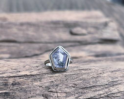 Strieborný Prsteň so Zafírom so shillerovým efektom