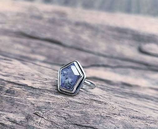 Strieborný Prsteň so Zafírom so shillerovým efektom