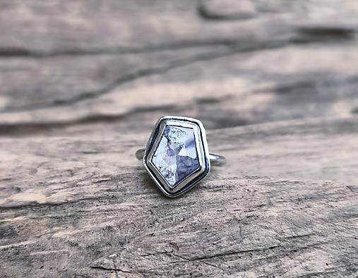 Strieborný Prsteň so Zafírom so shillerovým efektom