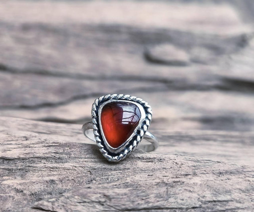 Strieborný Prsteň s Granátom
