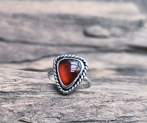 Strieborný Prsteň s Granátom