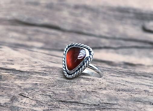 Strieborný Prsteň s Granátom