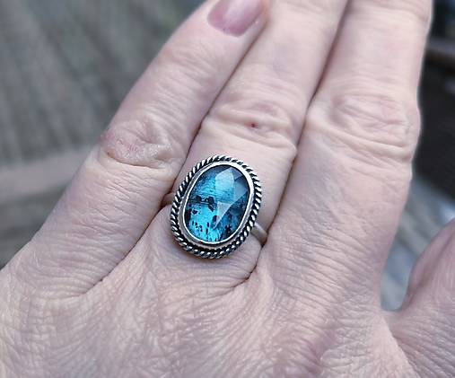 Strieborný Prsteň s Kyanitom