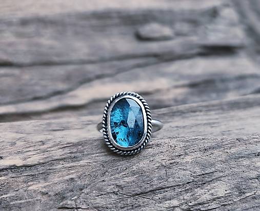 Strieborný Prsteň s Kyanitom