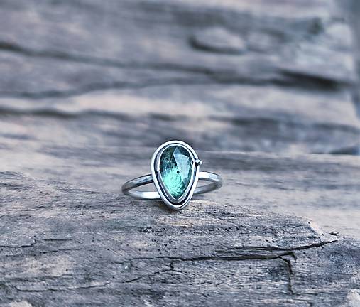 Strieborný Prsteň s Kyanitom