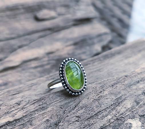 Strieborný Prsteň s Olivínom