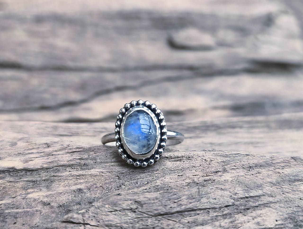 Strieborný Prsteň s Mesačným kameňom