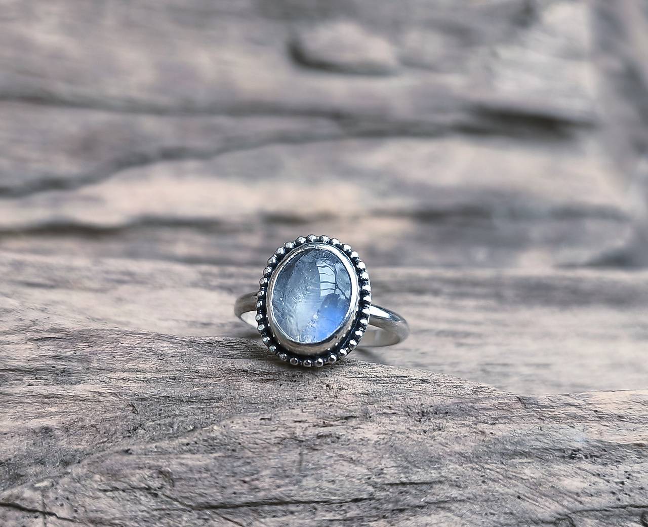 Strieborný Prsteň s Mesačným kameňom