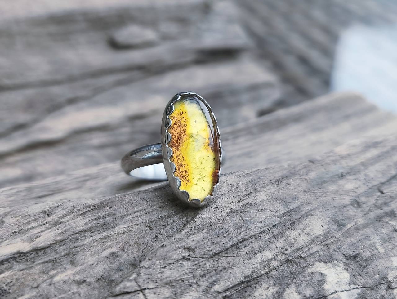 Strieborný Prsteň s Jantárom