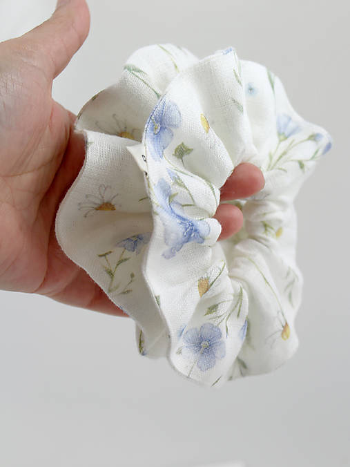 Kvetinová gumička pre jemné vlasy zo 100% ľanu