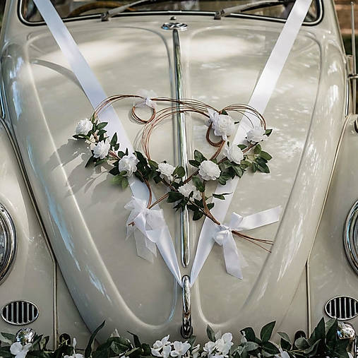 Srdcia na svadobné auto