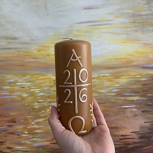 Maľovaný domáci paškál “2026”  Alfa a omega s  krížom (parafín poliaty včelím voskom) (a vetvičkami  (matná zlatá))