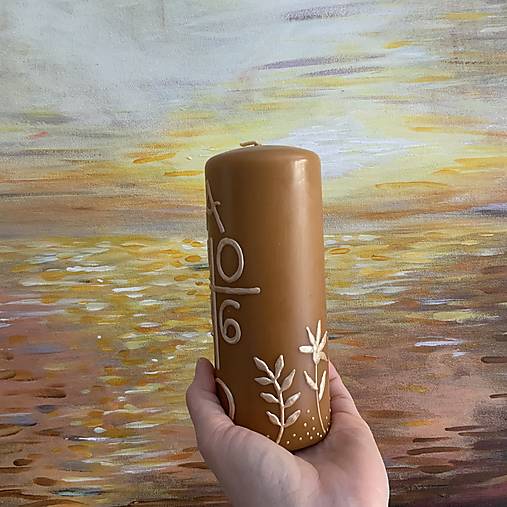 Maľovaný domáci paškál “2026”  Alfa a omega s  krížom (parafín poliaty včelím voskom) (a vetvičkami  (matná zlatá))