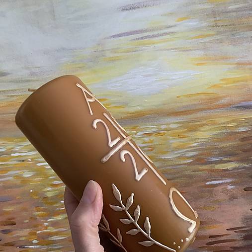 Maľovaný domáci paškál “2026”  Alfa a omega s  krížom (parafín poliaty včelím voskom) (a vetvičkami  (matná zlatá))