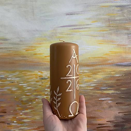 Maľovaný domáci paškál “2026”  Alfa a omega s  krížom (parafín poliaty včelím voskom) (a vetvičkami  (matná zlatá))