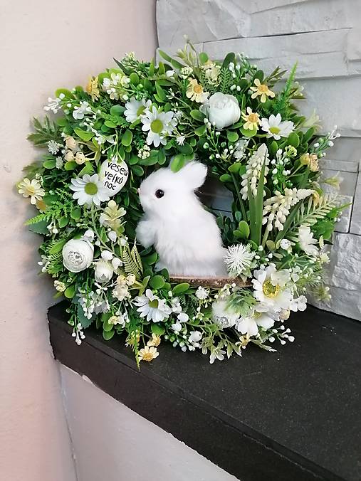 Dekorácie - Veľkonočny veniec s bielym zajačikom 30cm - 18256536_