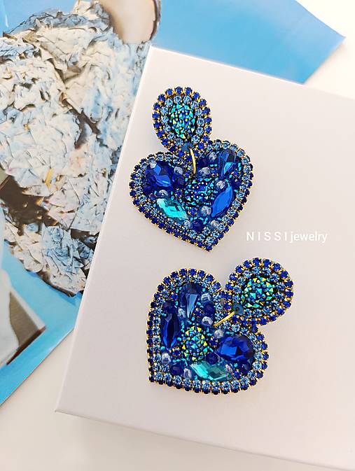 Náušnice - Luxusné modré srdiečkové náušnice – výrazné handmade šperky - 18259294_