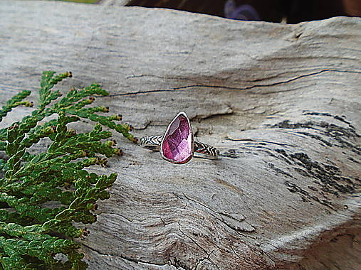 Strieborny prsteň Ag925 Turmalín Rubelit