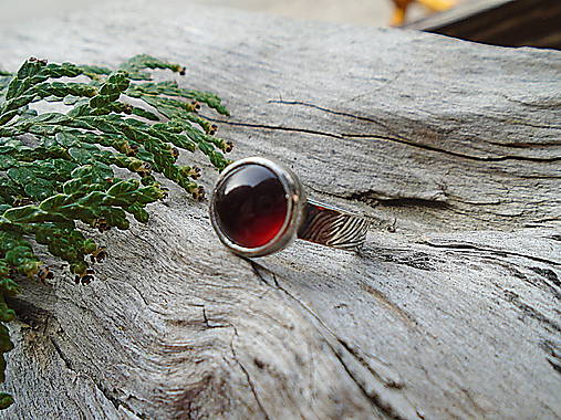 Strieborny prsteň Ag 925 Granát