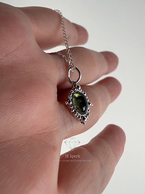 Strieborný 925/1000 prívesok so zeleným turmalínom