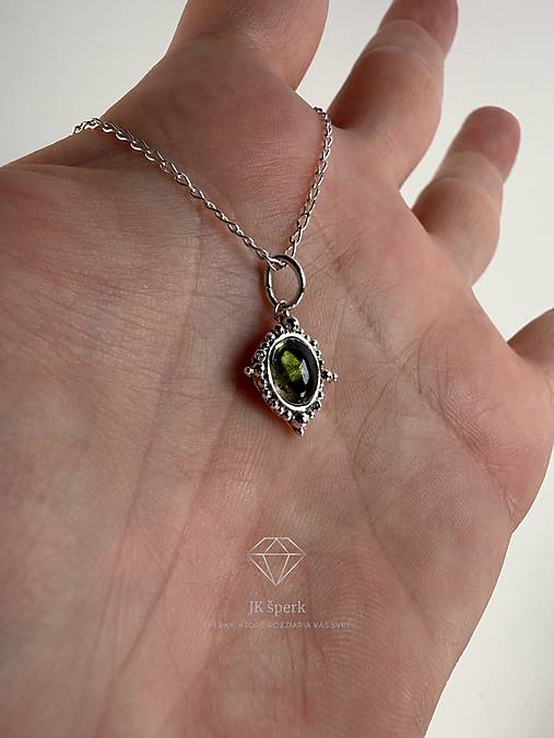 Strieborný 925/1000 prívesok so zeleným turmalínom