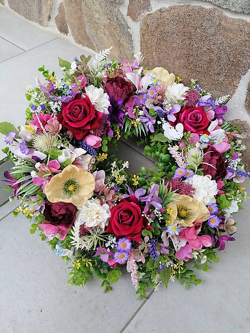 Dekorácie - Bohato zdobený mohutný veniec 45cm - 18259500_