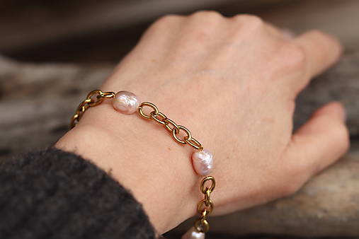 Retiazkový náramok s perlami