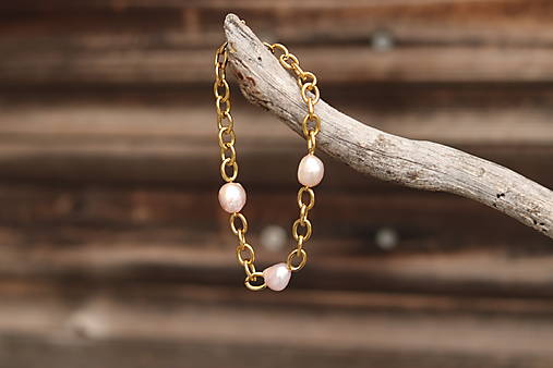 Retiazkový náramok s perlami