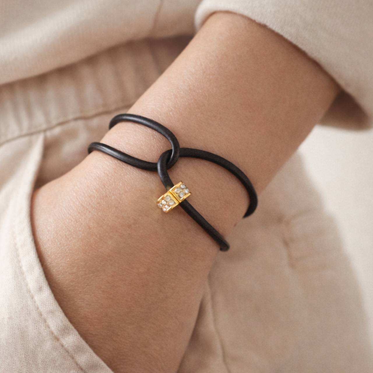 Náramok Infinity (S kamienkom)