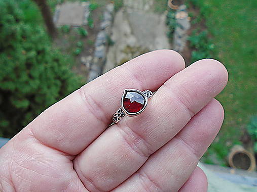 Strieborny prsteň Ag 925 Granát